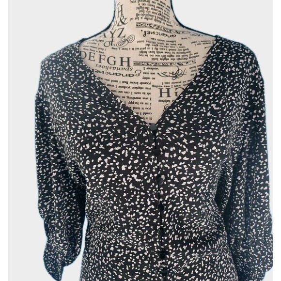 Womens XL Lightweight Top Short Sleeve V-Neck Flowy  Button Front Teacher  CeCe - Picture 3 of 16